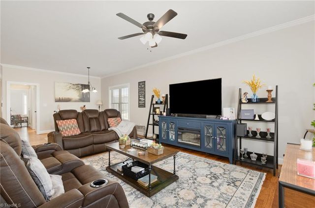 933 Arrowhead Court, Mebane, NC 27302