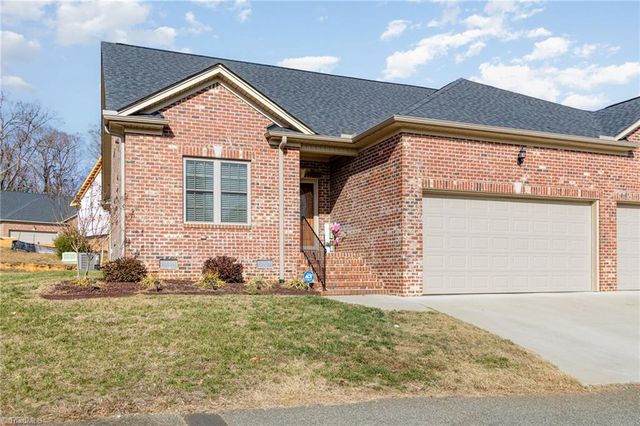 933 Arrowhead Court, Mebane, NC 27302