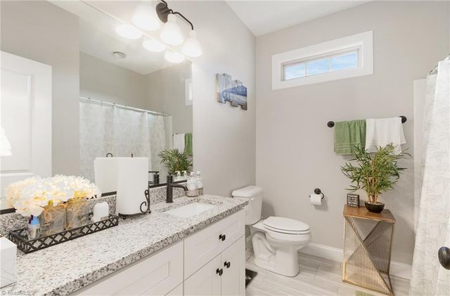 933 Arrowhead Court, Mebane, NC 27302