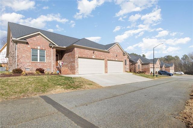 933 Arrowhead Court, Mebane, NC 27302