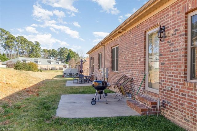 933 Arrowhead Court, Mebane, NC 27302