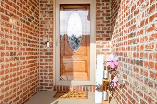 933 Arrowhead Court, Mebane, NC 27302