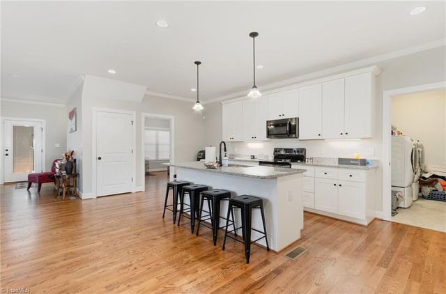 933 Arrowhead Court, Mebane, NC 27302