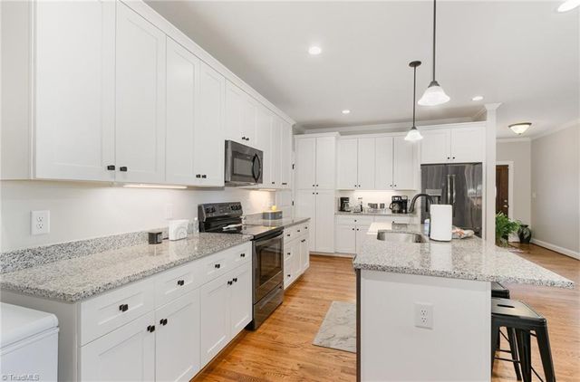 933 Arrowhead Court, Mebane, NC 27302