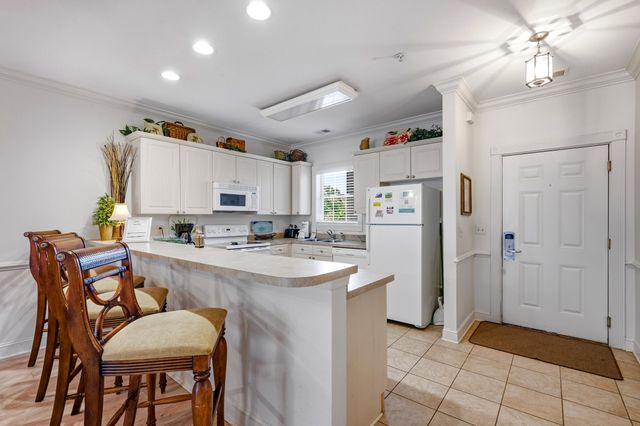 4895 Luster Leaf Cir Apt 203, Myrtle Beach, SC 29577