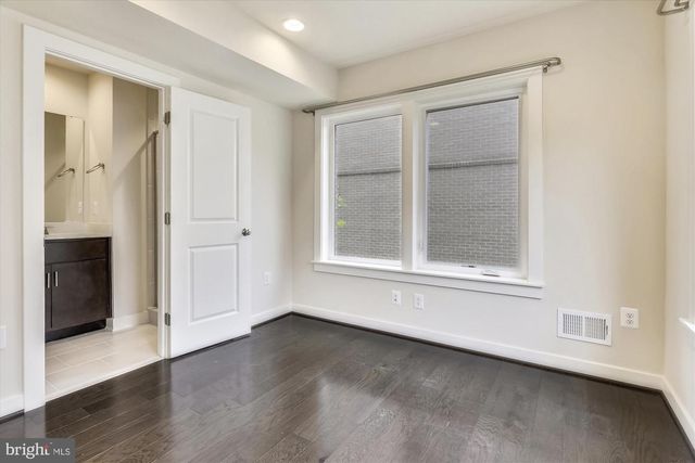 8060 RED HOOK ST, Rockville, MD 20855