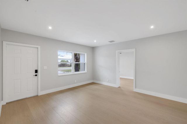 275 NE 16th Street, Delray Beach, FL 33444