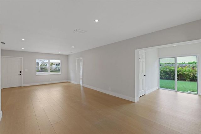 275 NE 16th Street, Delray Beach, FL 33444