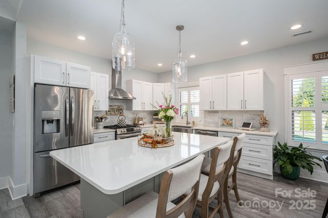 4290 Holly Circle NE, Conover, NC 28613