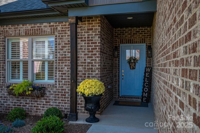 4290 Holly Circle NE, Conover, NC 28613