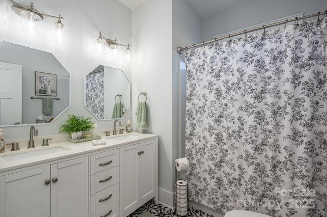 4290 Holly Circle NE, Conover, NC 28613