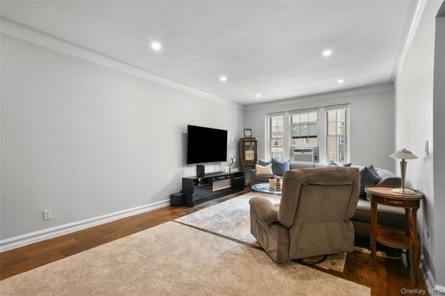 21 N Chatsworth Avenue 3C, Larchmont, NY 10538