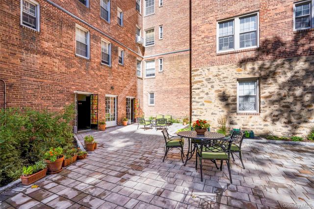 21 N Chatsworth Avenue 3C, Larchmont, NY 10538
