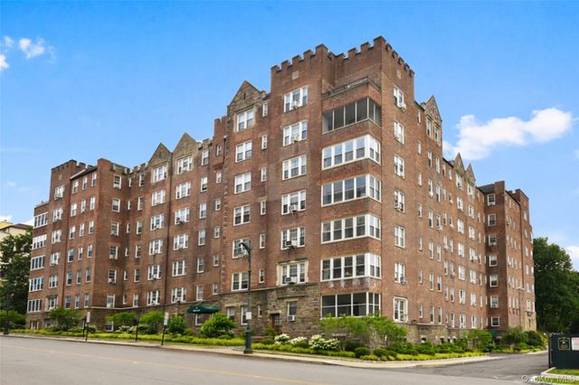 21 N Chatsworth Avenue 3C, Larchmont, NY 10538