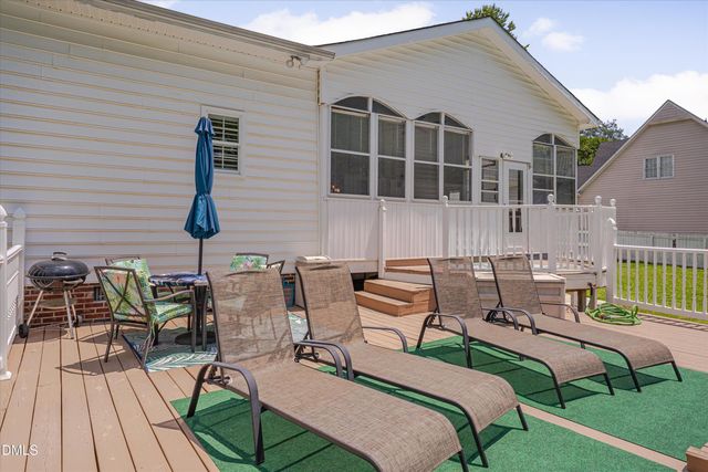 1008 Edenburghs Keep Drive, Knightdale, NC 27545