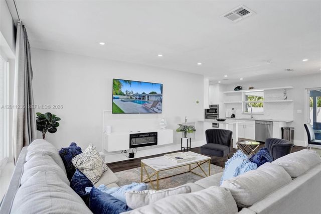 1247 SE 7th Ct, Deerfield Beach, FL 33441