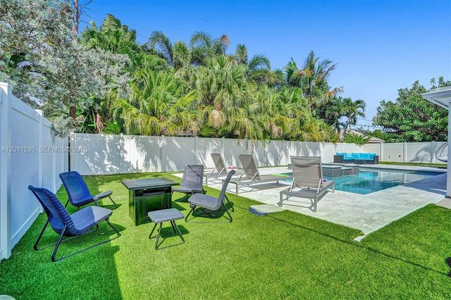 1247 SE 7th Ct, Deerfield Beach, FL 33441