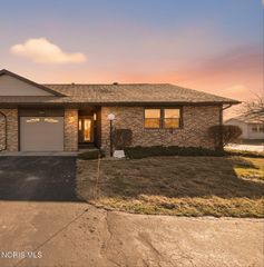 1801 Manor Hill Road, # 7, Findlay, OH 45840