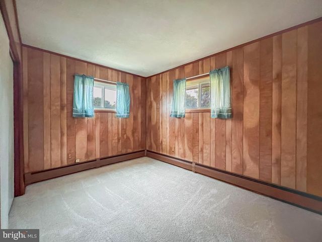 316 CRABTREE DR, Levittown, PA 19055
