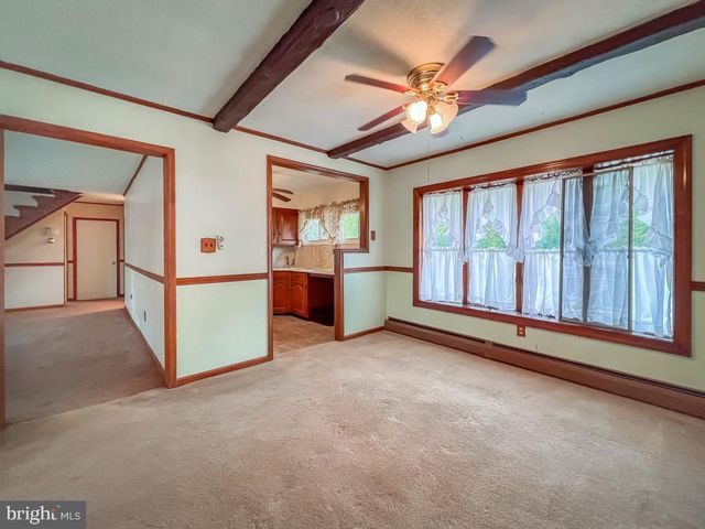 316 CRABTREE DR, Levittown, PA 19055