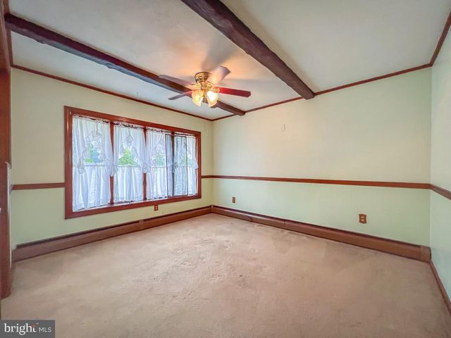 316 CRABTREE DR, Levittown, PA 19055