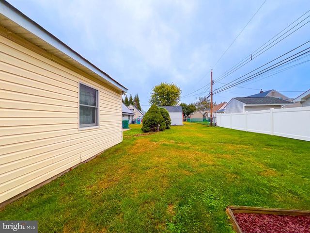 316 CRABTREE DR, Levittown, PA 19055