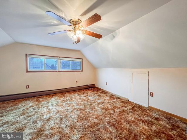 316 CRABTREE DR, Levittown, PA 19055