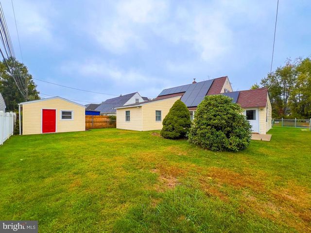 316 CRABTREE DR, Levittown, PA 19055