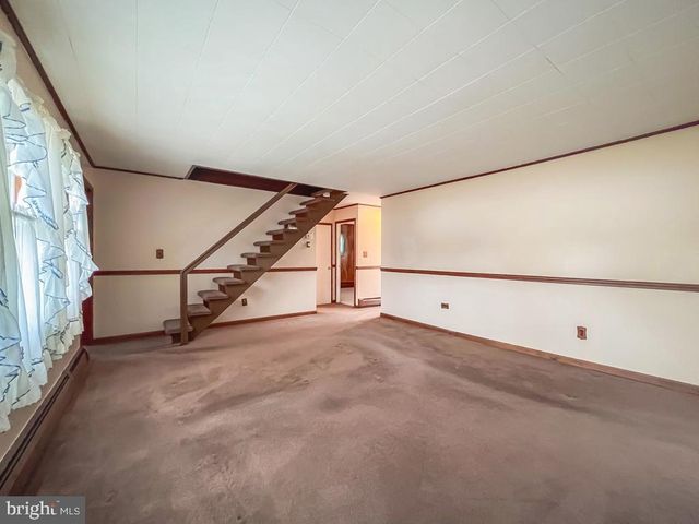 316 CRABTREE DR, Levittown, PA 19055