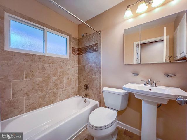 316 CRABTREE DR, Levittown, PA 19055