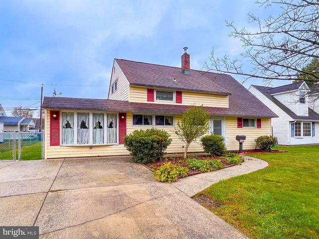 316 CRABTREE DR, Levittown, PA 19055