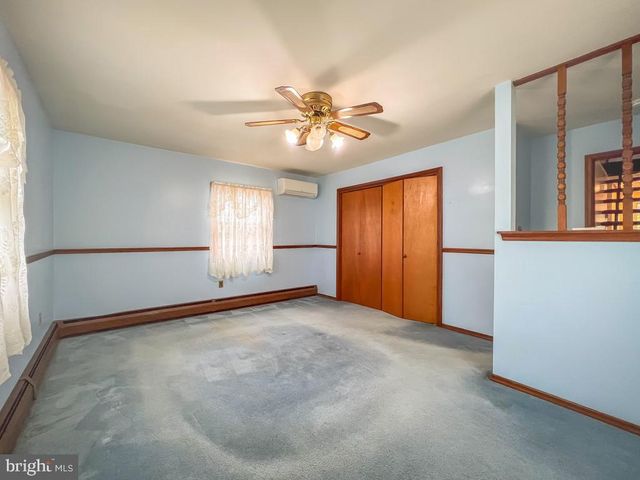 316 CRABTREE DR, Levittown, PA 19055