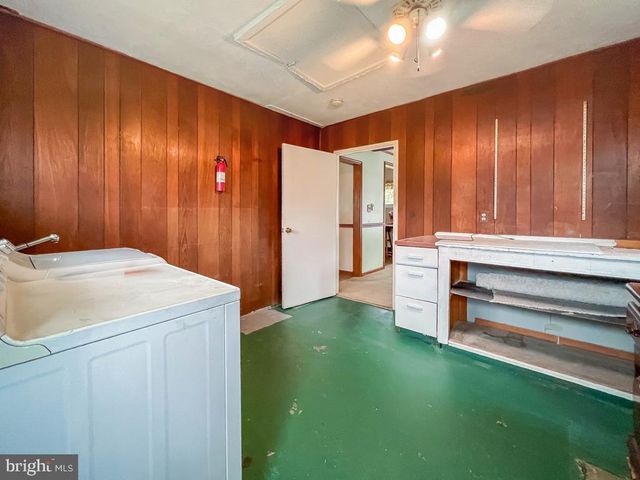 316 CRABTREE DR, Levittown, PA 19055