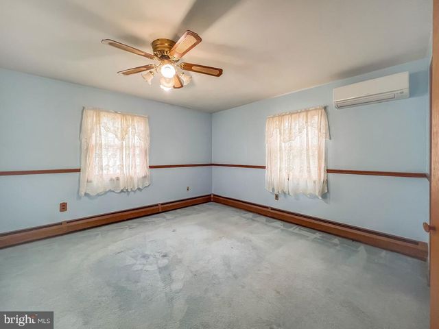 316 CRABTREE DR, Levittown, PA 19055