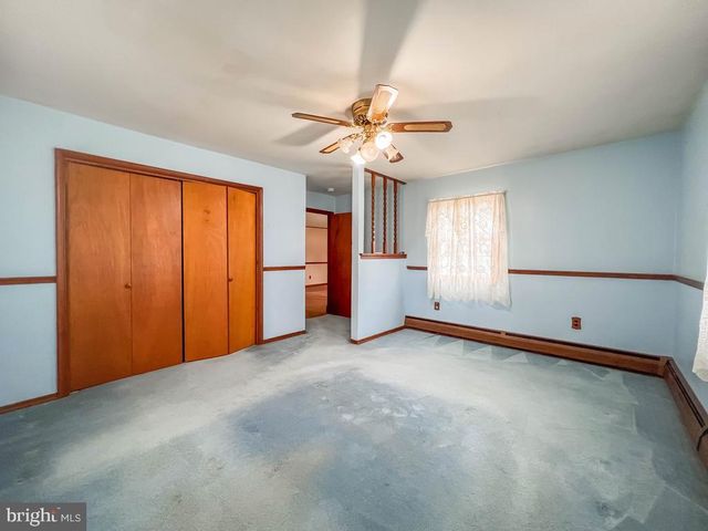 316 CRABTREE DR, Levittown, PA 19055