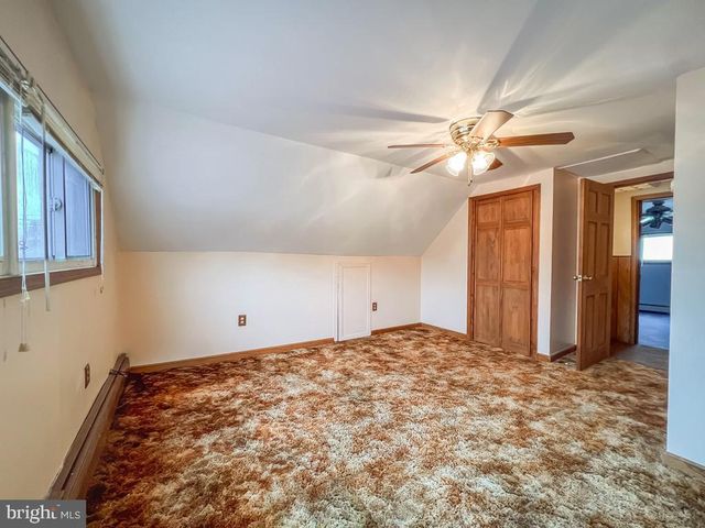 316 CRABTREE DR, Levittown, PA 19055