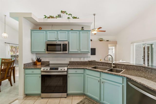 923 HUNTER LANE, Tarpon Springs, FL 34689