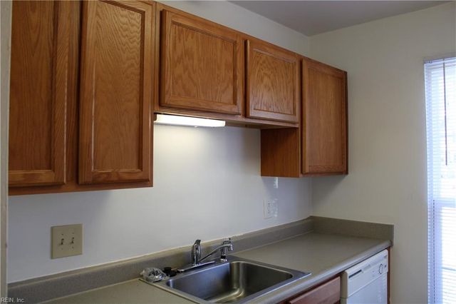 1 Peachtree CT, Portsmouth, VA 23703