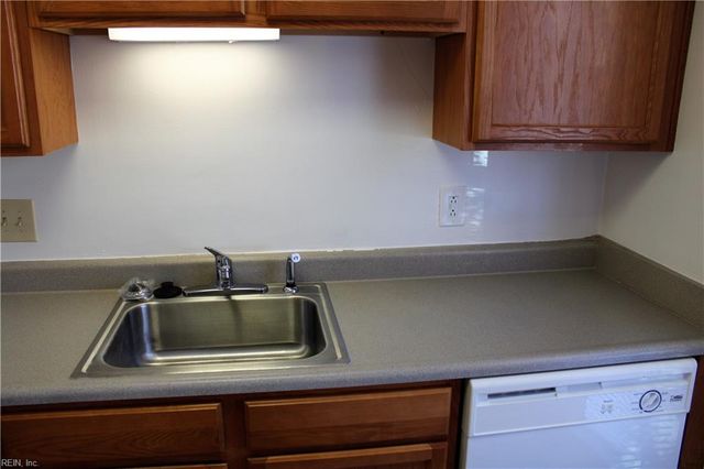 1 Peachtree CT, Portsmouth, VA 23703