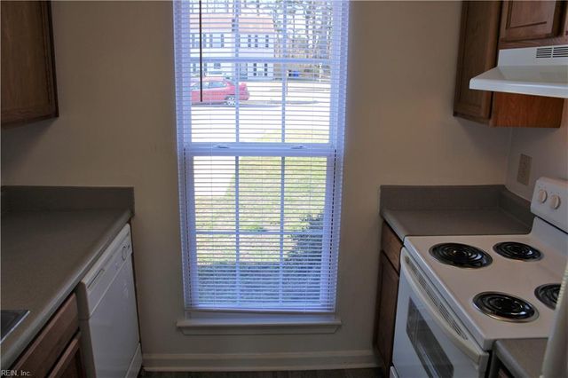 1 Peachtree CT, Portsmouth, VA 23703