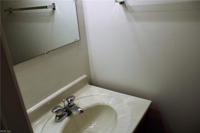 1 Peachtree CT, Portsmouth, VA 23703