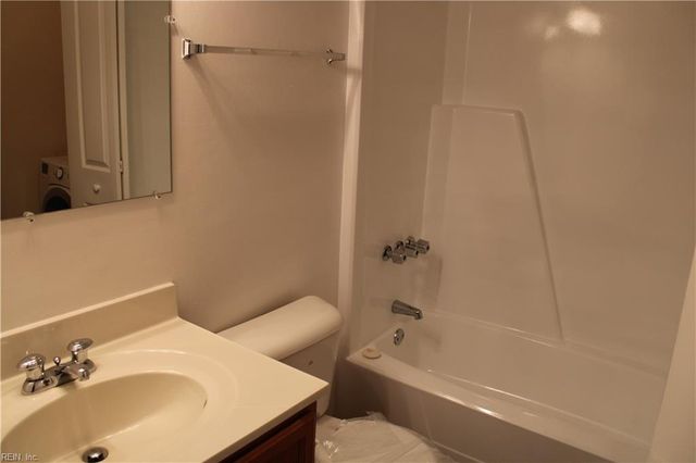 1 Peachtree CT, Portsmouth, VA 23703