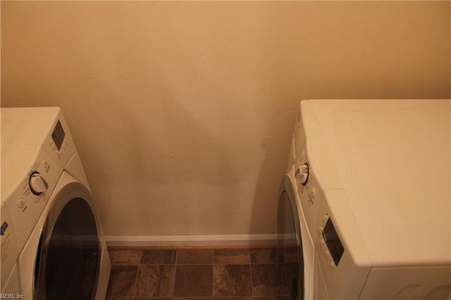 1 Peachtree CT, Portsmouth, VA 23703