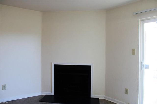 1 Peachtree CT, Portsmouth, VA 23703