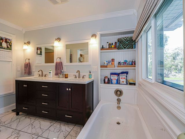 595 45th Court, Vero Beach, FL 32968