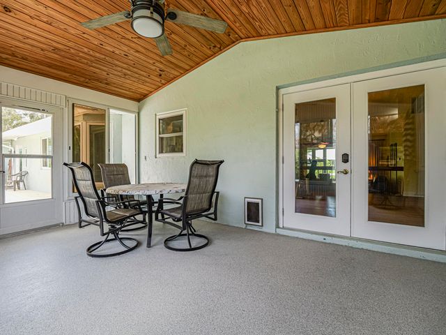 595 45th Court, Vero Beach, FL 32968
