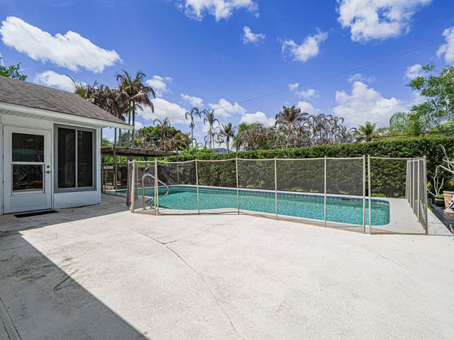 595 45th Court, Vero Beach, FL 32968