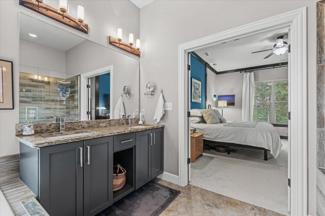 2708 BRISTOL LAKE DR, Columbia, MO 65201