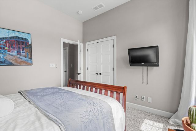 2708 BRISTOL LAKE DR, Columbia, MO 65201