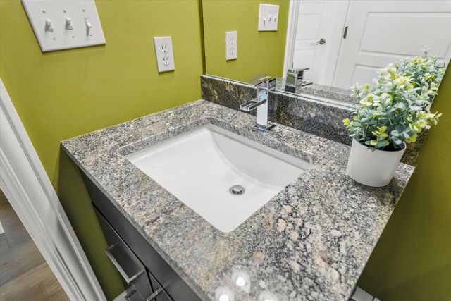 2708 BRISTOL LAKE DR, Columbia, MO 65201